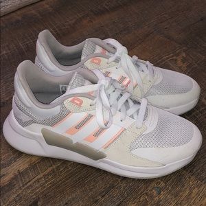 Women’s Adidas run90s